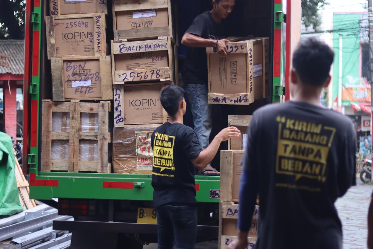 jasa kirim barang dari kupang ke papua murah klik logistics
